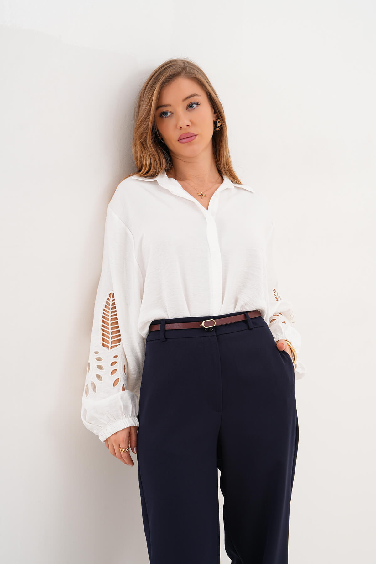 Bilek Lastikli Kolları Nakışlı Gömlek MDG-25-D-19 Beyaz - 1