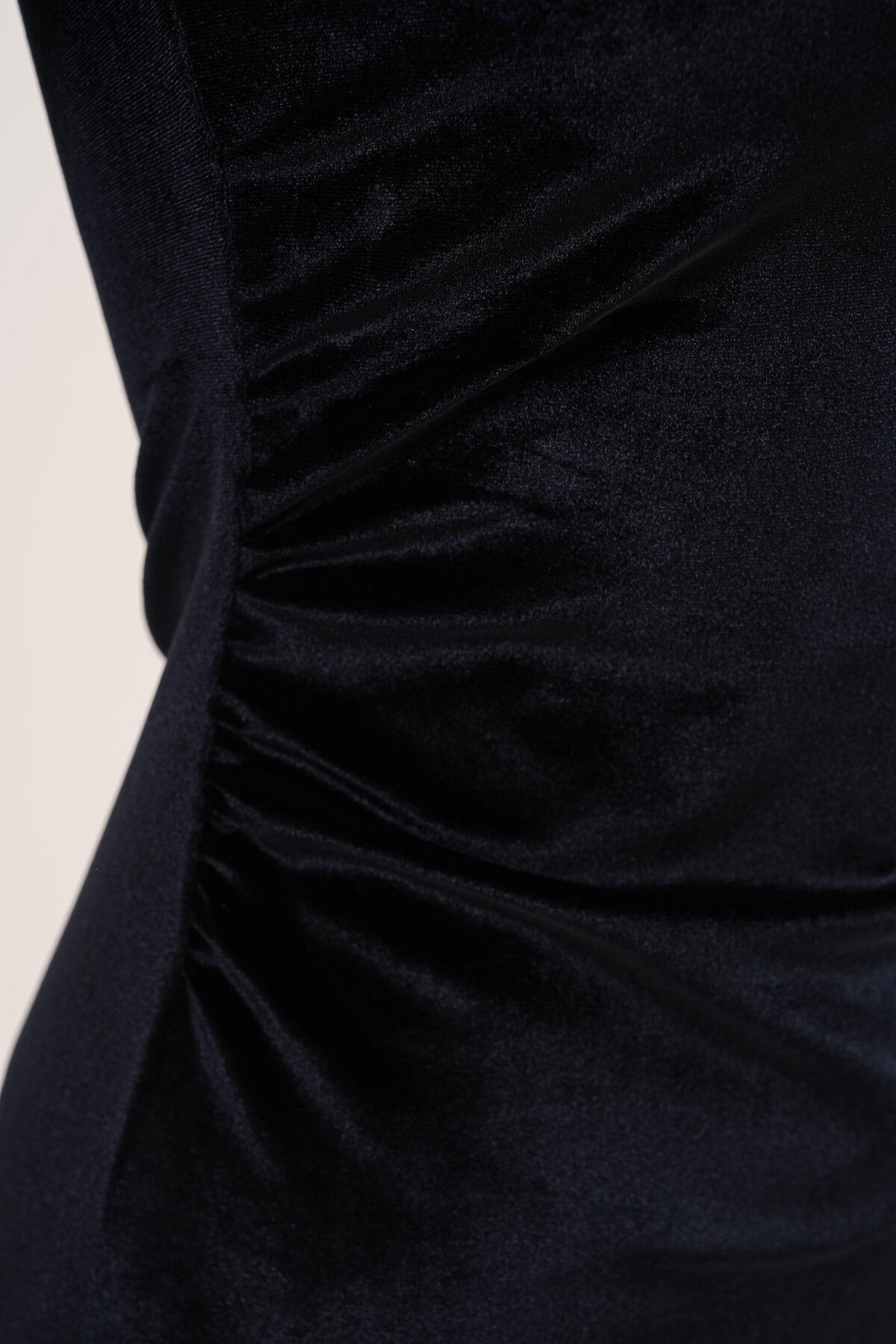 Dantel Detaylı Kadife Mini Elbise MDG-25-Ö-55 Siyah - 4