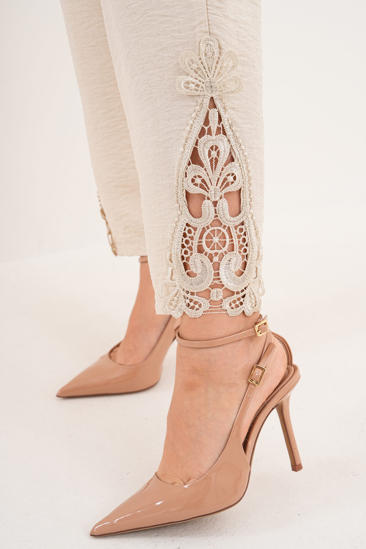 Dantel Paça Detaylı Pantolon MDG-25-D-77-P Bej - 2