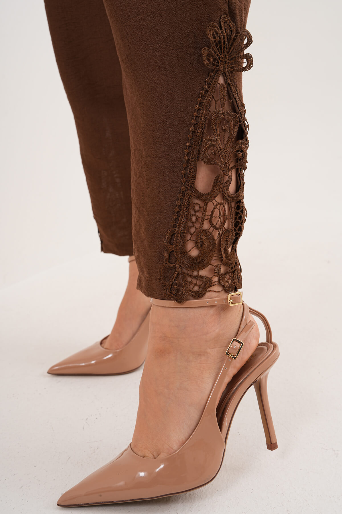 Dantel Paça Detaylı Pantolon MDG-25-D-77-P Kahverengi - 2