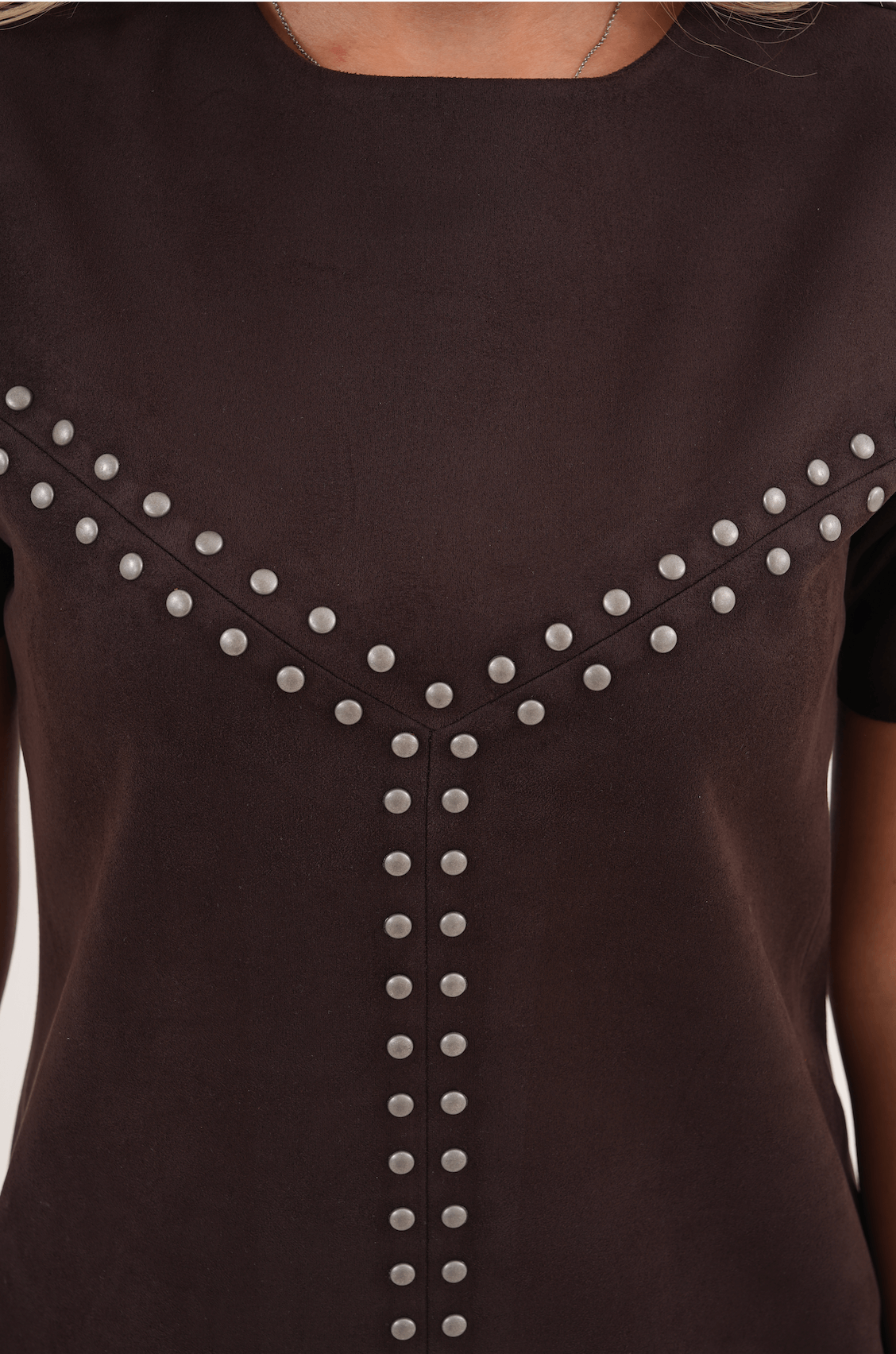 Metal Süs Detaylı Süet Mini Elbise MDG-25-D-108 Kahverengi - 3