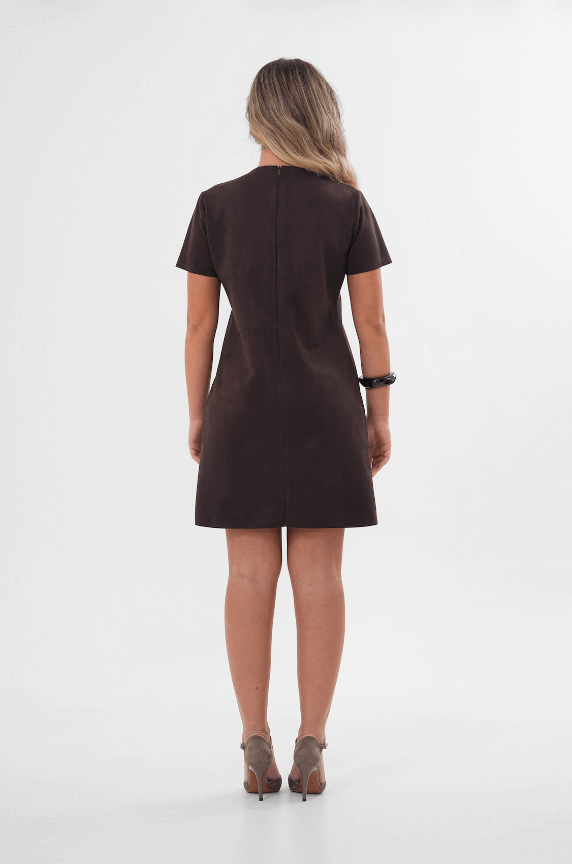 Metal Süs Detaylı Süet Mini Elbise MDG-25-D-108 Kahverengi - 4