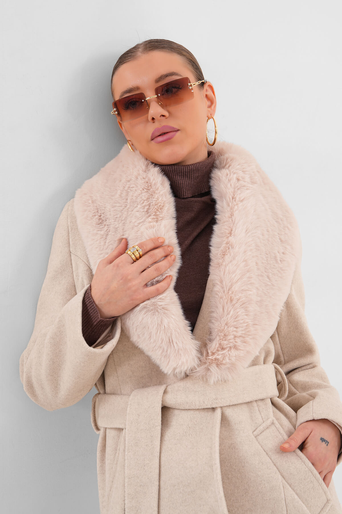 Yaka Kürklü Kuşaklı Uzun Kaban MDG-ALTY-5161 Bej 