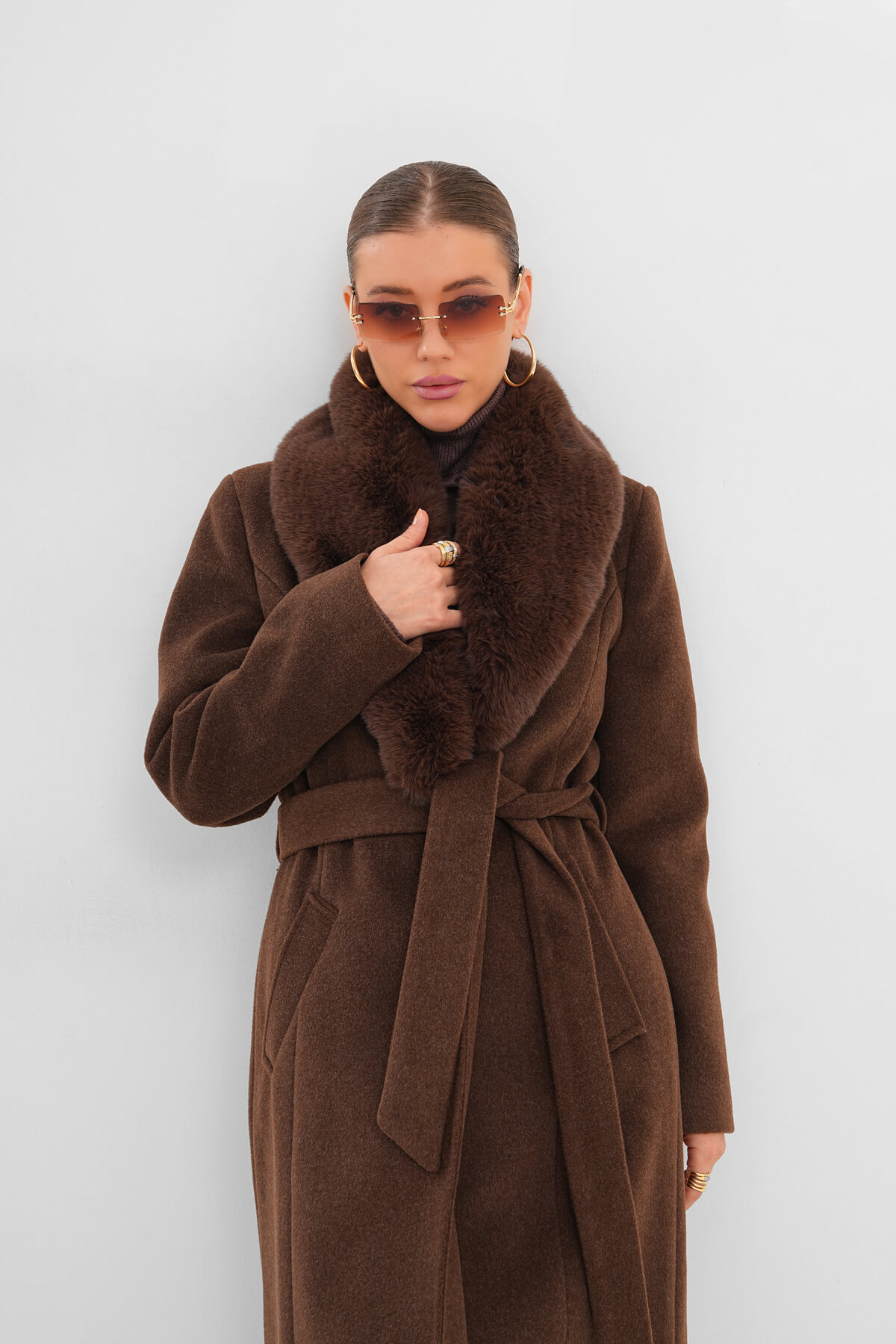 Yaka Kürklü Kuşaklı Uzun Kaban MDG-ALTY-5161 Kahverengi - 1