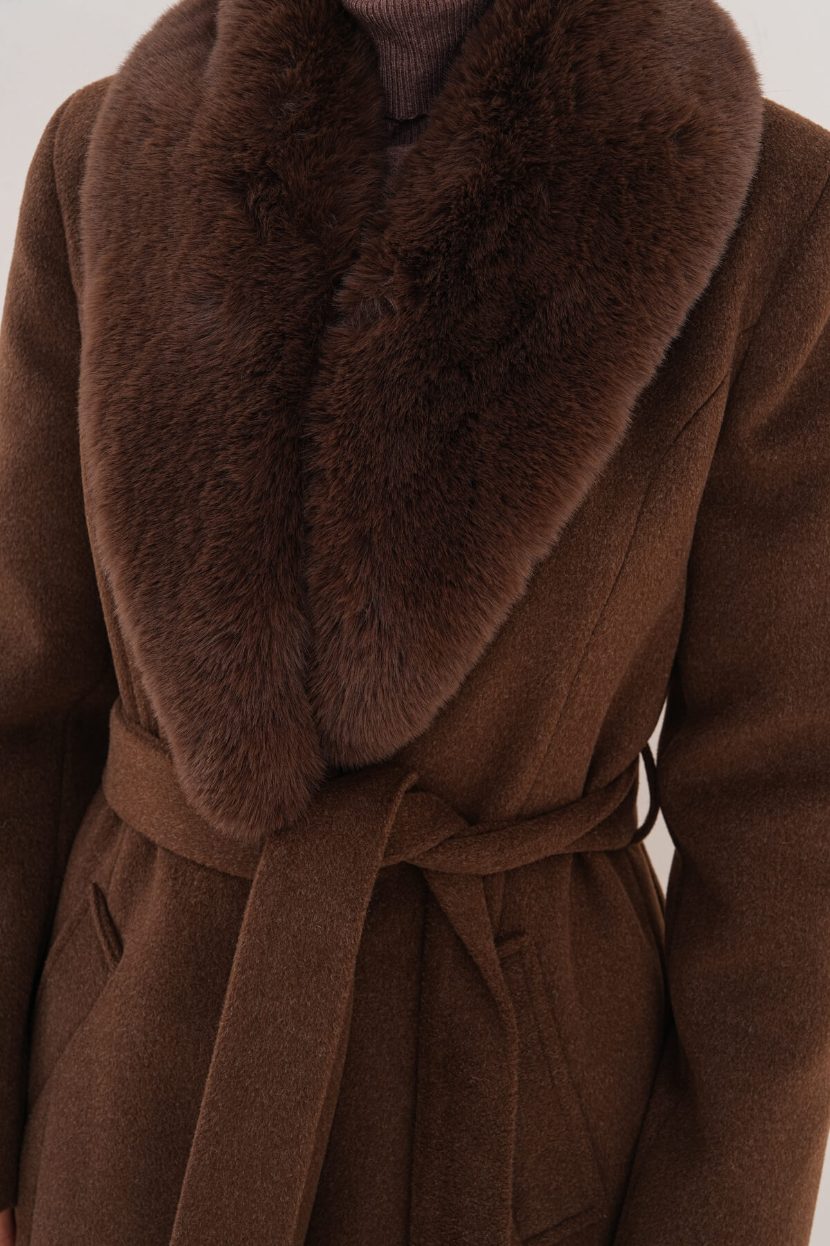 Yaka Kürklü Kuşaklı Uzun Kaban MDG-ALTY-5161 Kahverengi - 4