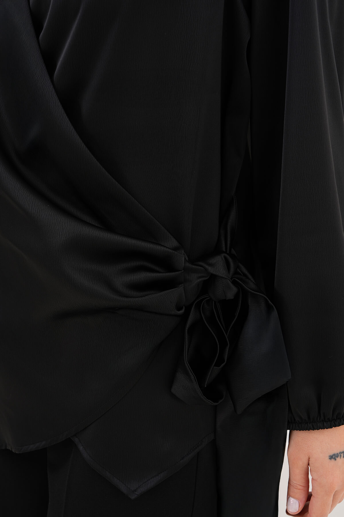 Yandan Bağlamalı Saten Gömlek MDG-25-D-10704 Siyah - 3